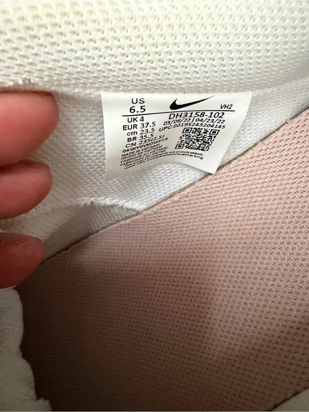 Nike White Sneakers with Light Pink Logo Tongue